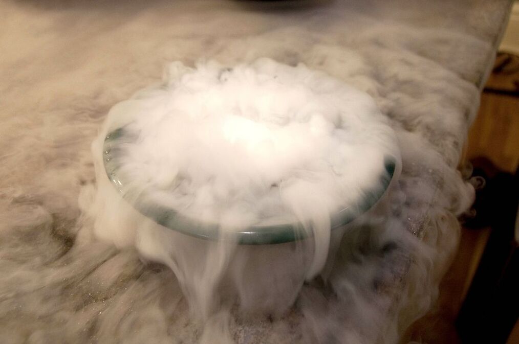 Sulfur-containing aldehyde for the treatment of fungi